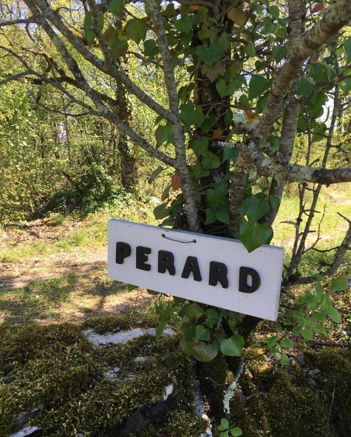 Les Gites Perard Caylus エクステリア 写真